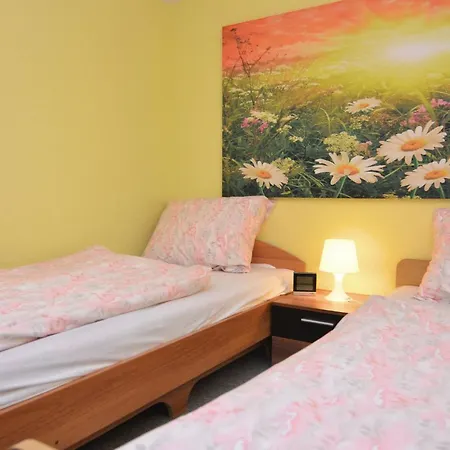 Semesterbostad Bright In With Private Garden *